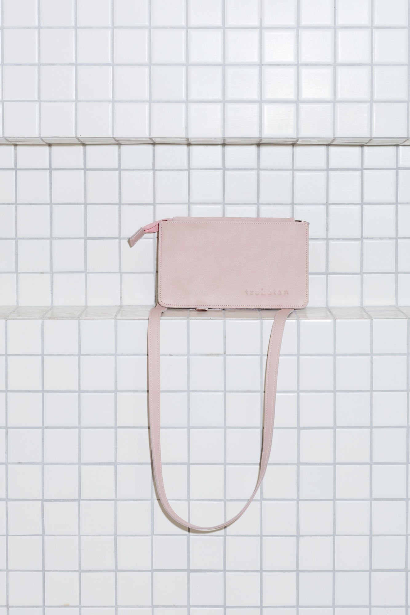 Crossbody Utility Pouch silver - Image 4
